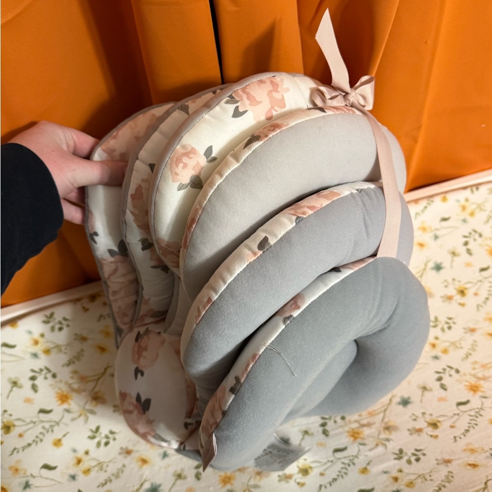 Infantino nursing pillow